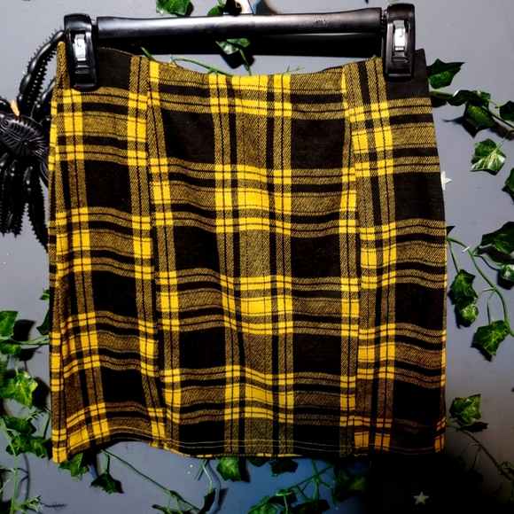 Bodycon, Plaid Black and yellow skirt. - Picture 1 of 4